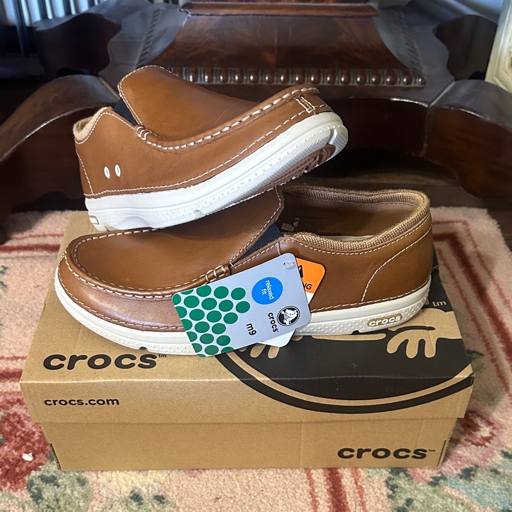 CROCS Thompson 11.5 low Tan Slip-On Loafers